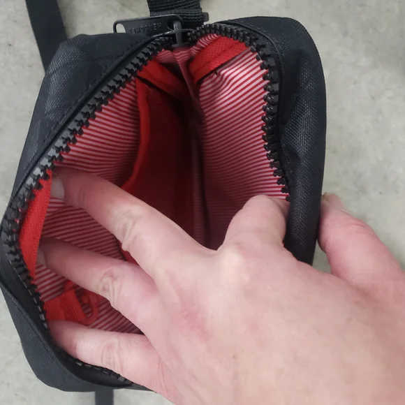 Herschel Supply Company Geometric Black Messenger Bag - Picture 2 of 3